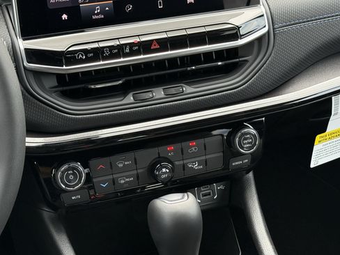 New 2026 Jeep Compass Latitude AWD/4WD image 14