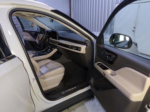 Used 2021 Lincoln Aviator Reserve w/ Equipment Group 201A image 12
