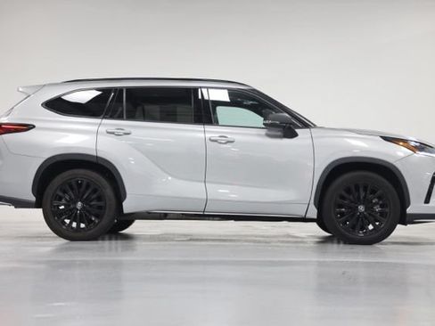 Used 2024 Toyota Highlander XSE FWD image 16