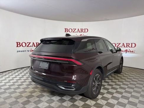 Used 2025 Lincoln Nautilus Premier AWD/4WD image 8