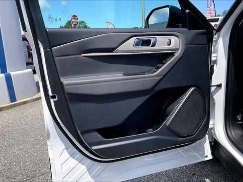 Certified 2025 Ford Explorer Active RWD image 21