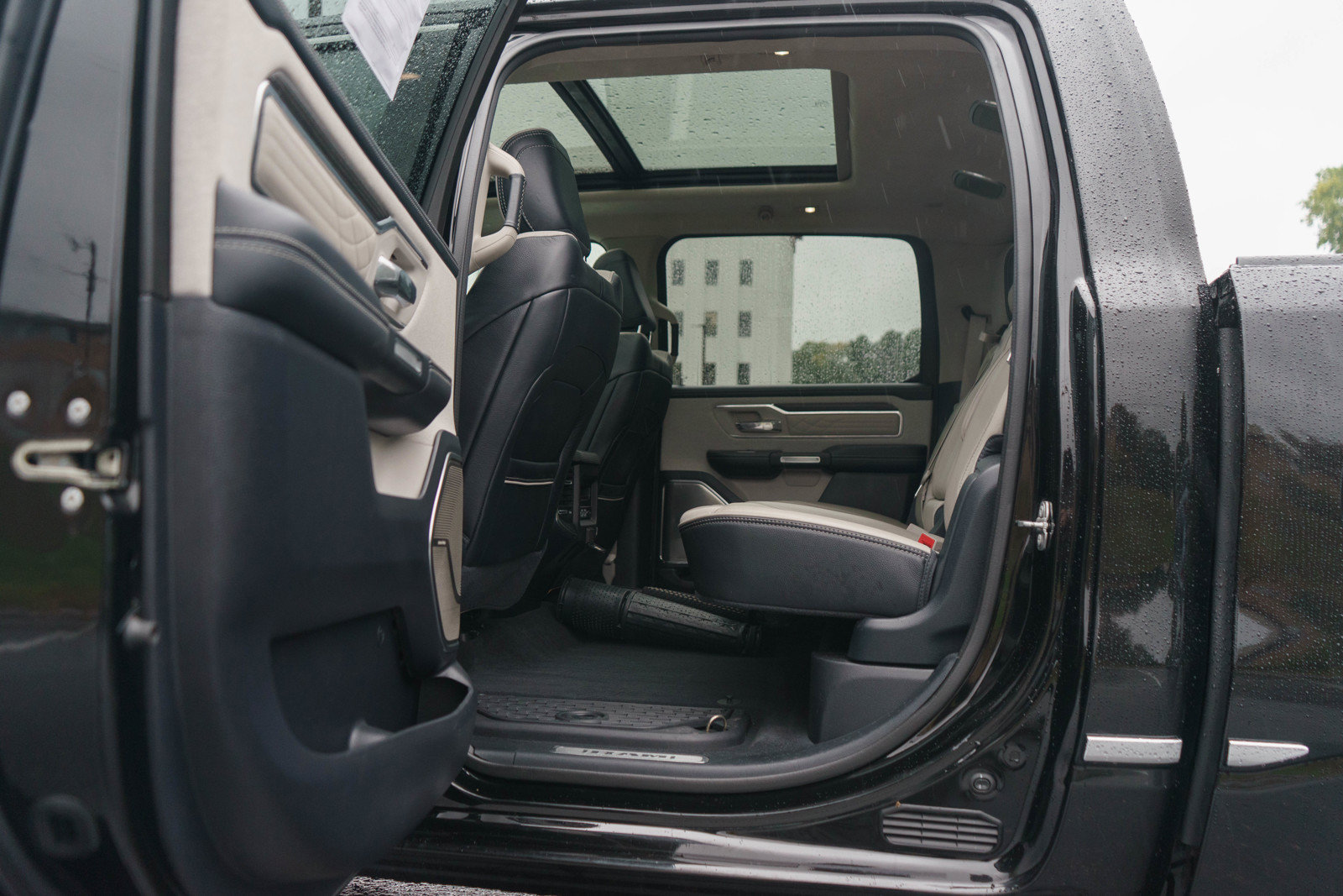 Used 2022 RAM 1500 Limited AWD/4WD image 13