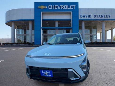 Used 2024 Hyundai Kona SEL AWD/4WD image 3