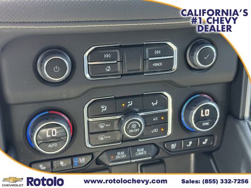 Used 2023 Chevrolet Suburban Premier AWD/4WD image 23