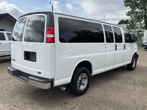 Used 2018 Chevrolet Express 3500 LT w/ LT Preferred Equipment Group RWD image 7