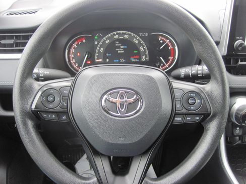 Used 2025 Toyota RAV4 XLE AWD/4WD image 14