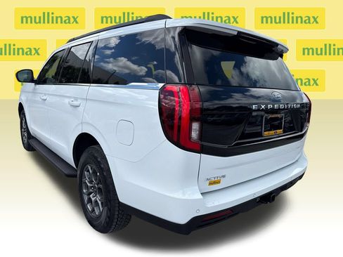 Certified 2025 Ford Expedition Active RWD image 9