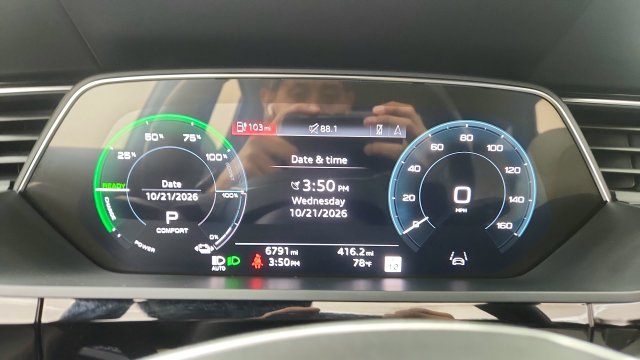 Used 2024 Audi Q8 e-tron Prestige AWD/4WD image 55