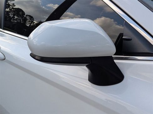 Used 2018 Toyota Camry LE image 10