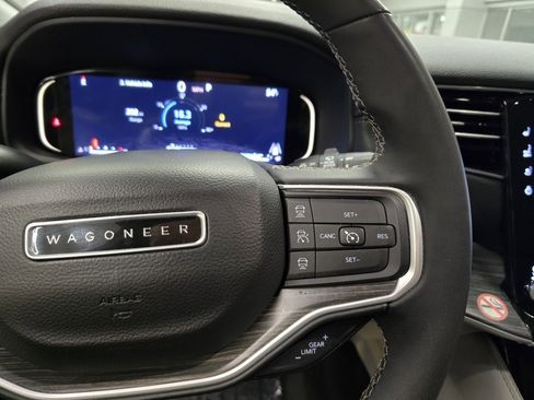 Used 2024 Jeep Wagoneer Series II w/ Flexible Seating Group image 20