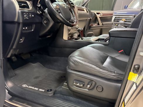 Used 2014 Lexus GX 460 w/ Premium Package AWD/4WD image 24