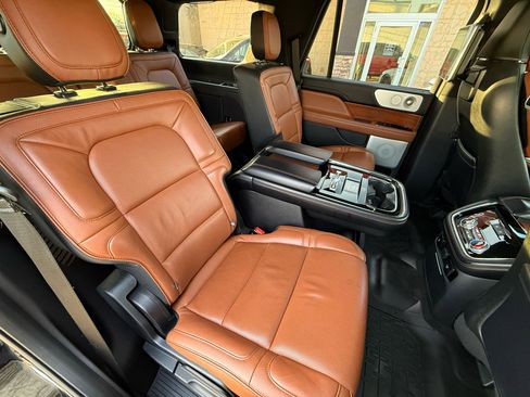 Used 2018 Lincoln Navigator Reserve w/ Technology Package image 25