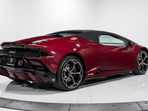 Used 2022 Lamborghini Huracan EVO RWD image 40