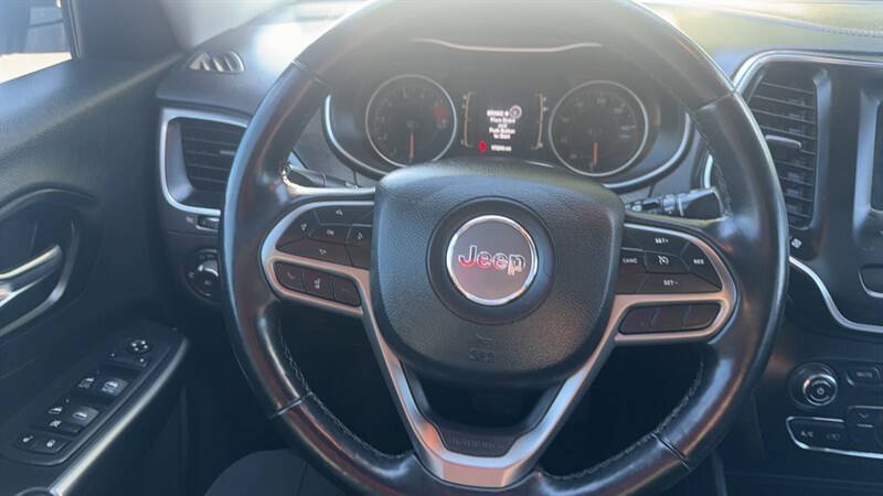 Used 2021 Jeep Cherokee Latitude Lux FWD image 20