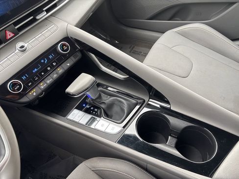 Used 2023 Hyundai Elantra SEL w/ Convenience Package image 18