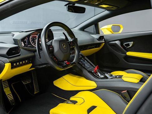 Used 2020 Lamborghini Huracan EVO image 7