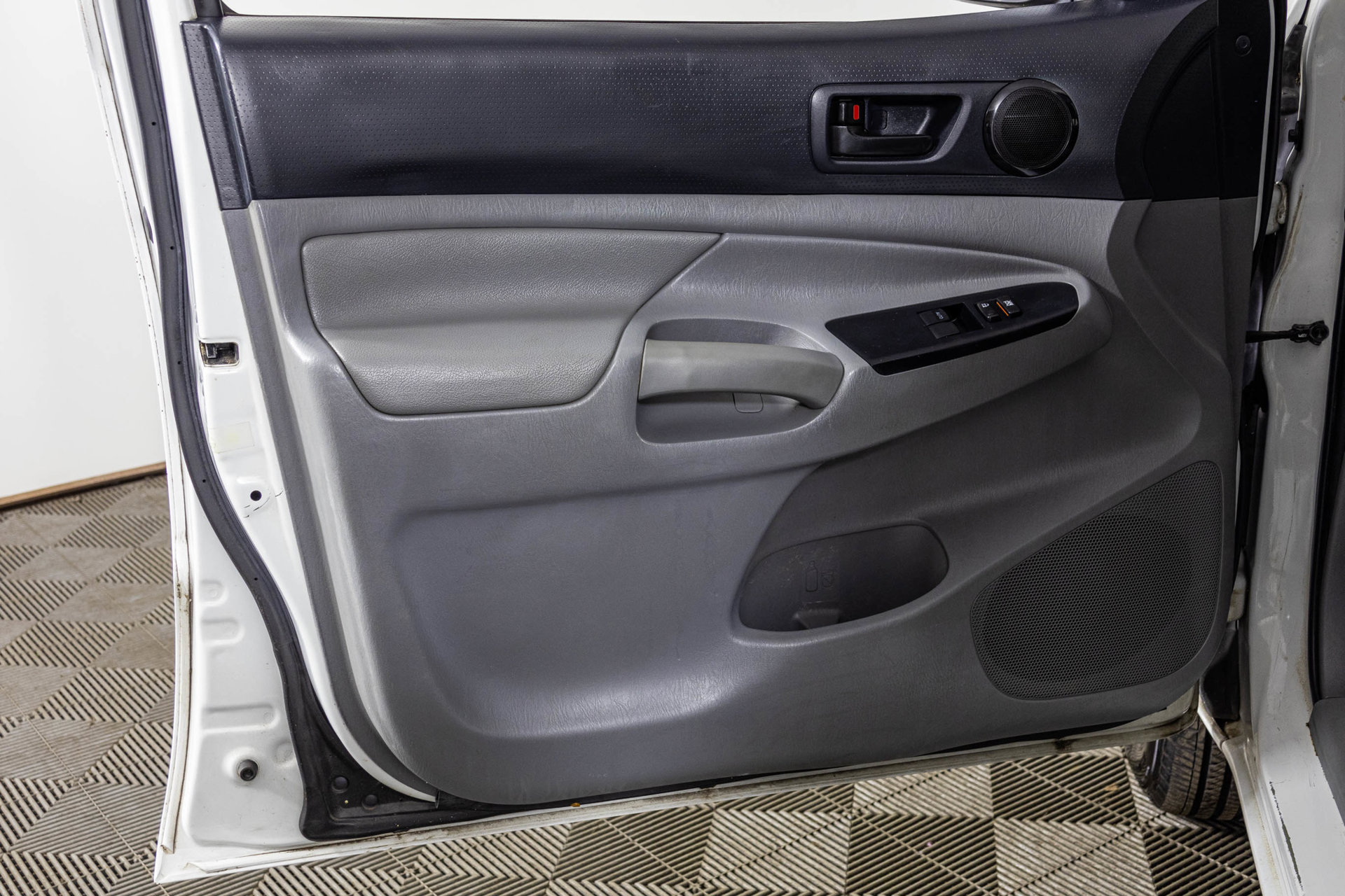 Used 2015 Toyota Tacoma 2WD Access Cab image 29