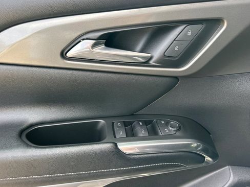 Used 2024 Chevrolet Traverse LT image 11