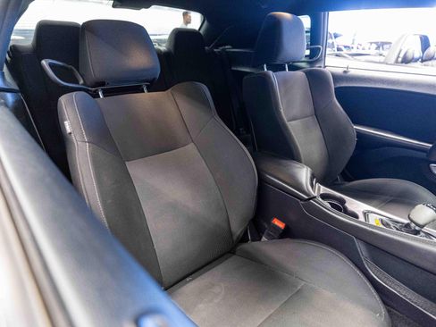 Used 2015 Dodge Challenger R/T RWD image 11