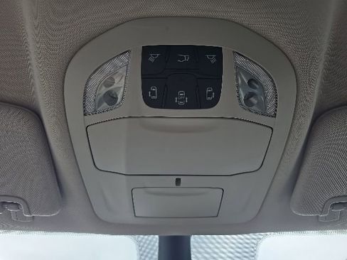 Used 2024 Chrysler Pacifica Touring-L FWD image 25