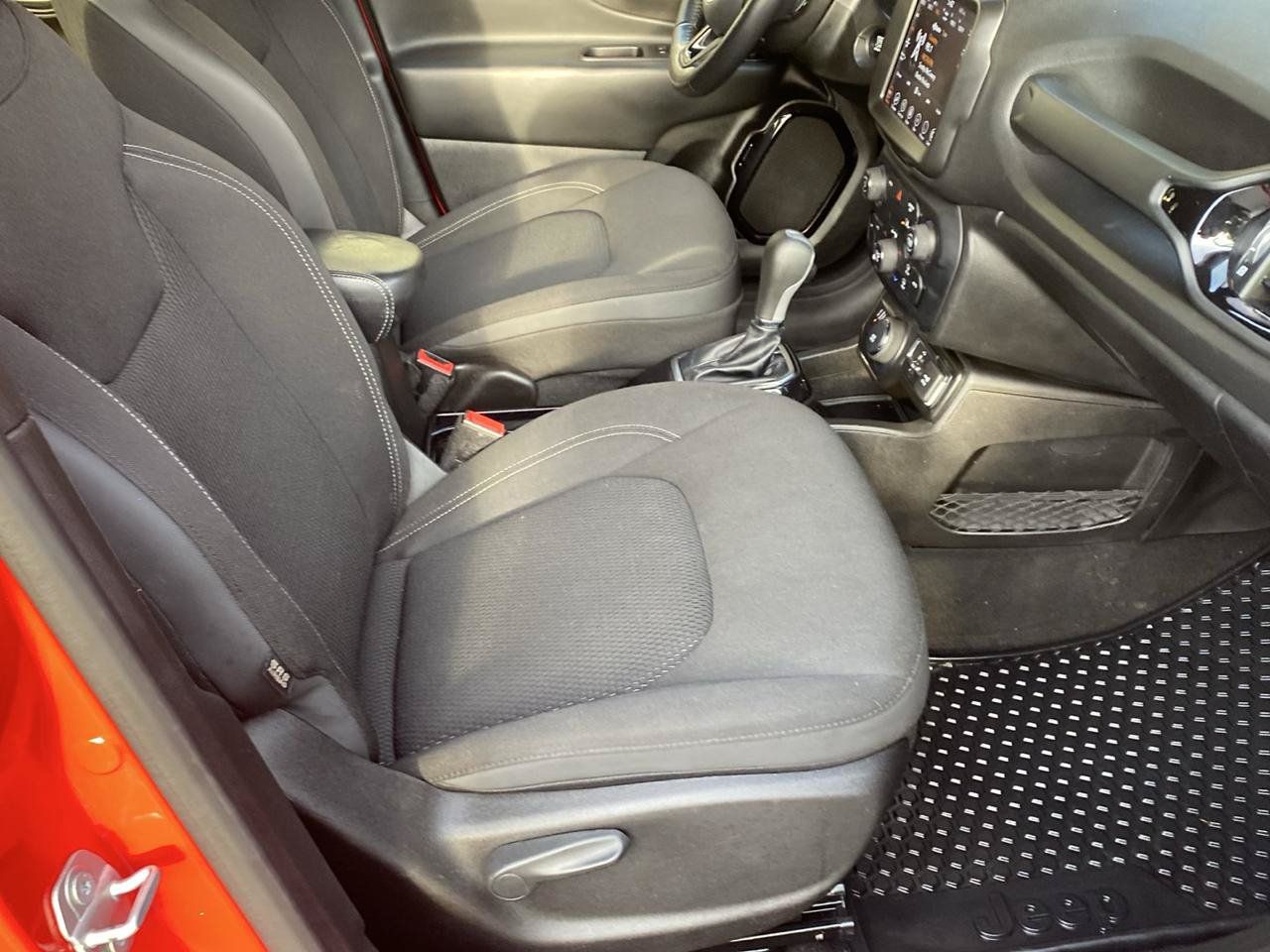 Used 2022 Jeep Renegade Altitude w/ Convenience Group AWD/4WD image 7