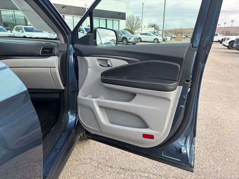 Used 2021 Honda Pilot EX image 17