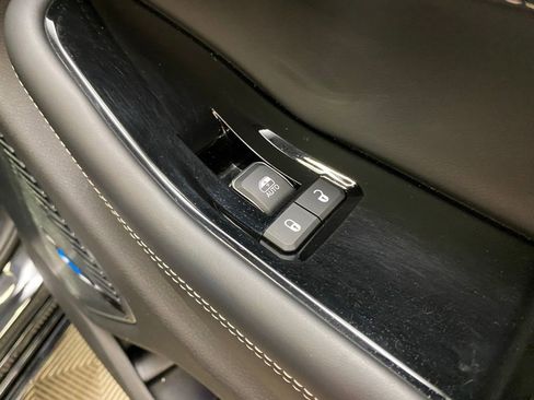 Used 2023 Jeep Grand Cherokee Overland w/ Luxury Tech Group IV image 18