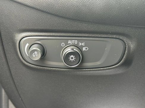 Used 2020 Chevrolet Equinox LS w/ LPO, Cargo Package FWD image 27