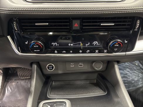 Used 2023 Nissan Rogue SV w/ SV Premium Package image 19