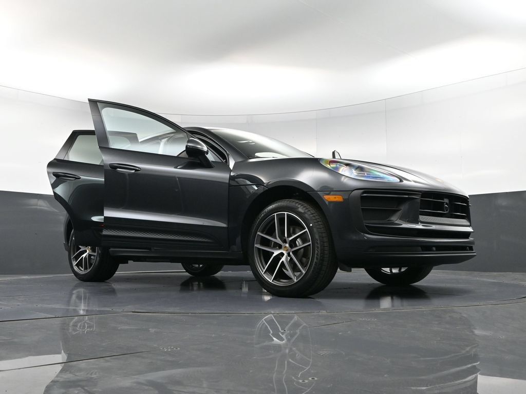 Certified 2026 Porsche Macan AWD/4WD image 38