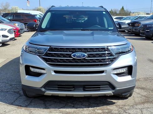 Used 2024 Ford Explorer XLT w/ Equipment Group 202A AWD/4WD image 8