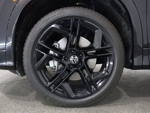 New 2026 Volkswagen Tiguan SE R-Line image 5