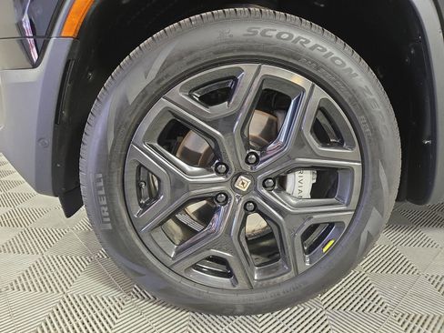 Used 2023 Rivian R1S Adventure AWD/4WD image 9