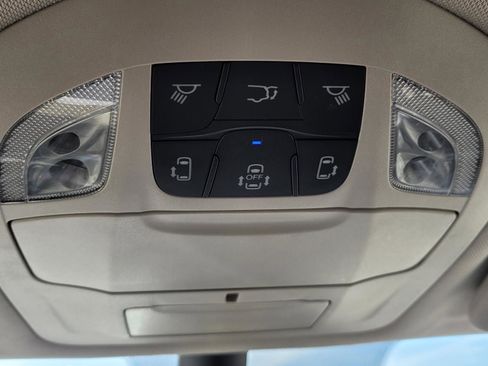 Used 2024 Chrysler Pacifica Touring-L FWD image 28