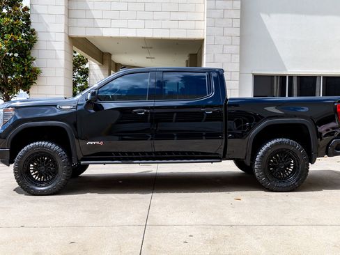 Used 2023 GMC Sierra 1500 AT4 w/ AT4 Premium Package AWD/4WD image 6
