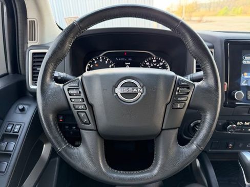 Used 2022 Nissan Frontier SV w/ Technology Package image 17