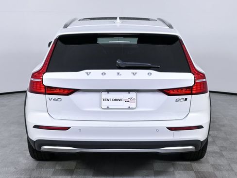 Used 2025 Volvo V60 B5 Cross Country Plus image 30