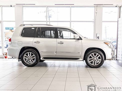 Used 2015 Lexus LX 570 4WD w/ Luxury Package image 9