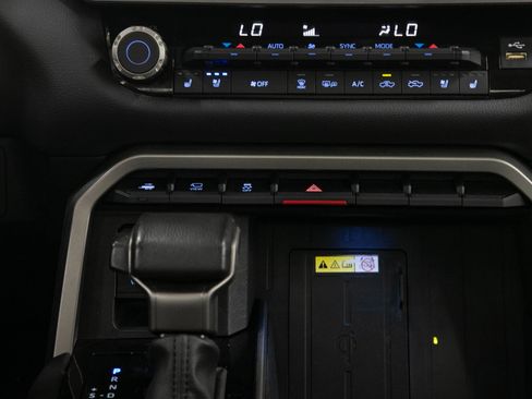 Used 2023 Toyota Tundra Limited AWD/4WD image 19
