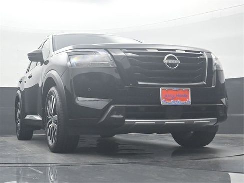 Used 2025 Nissan Pathfinder Platinum w/ Black Appearance Package image 28