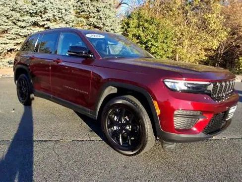 Certified 2024 Jeep Grand Cherokee Altitude image 2