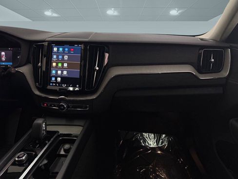 Used 2025 Volvo XC60 B5 Plus image 25