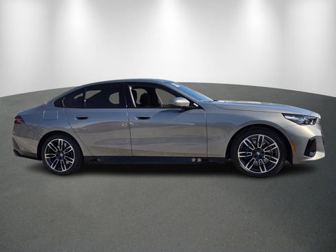 New 2026 BMW 530i xDrive w/ M Sport Package image 8