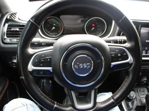 Used 2018 Jeep Compass Limited w/ Navigation Group AWD/4WD image 9