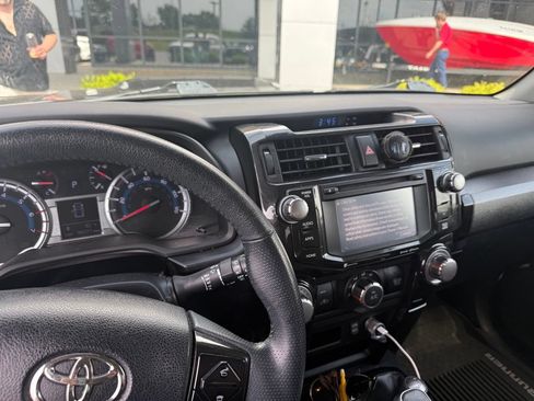 Used 2019 Toyota 4Runner TRD Off-Road Premium AWD/4WD image 11