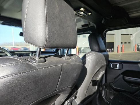 Used 2021 Jeep Gladiator Sport image 9