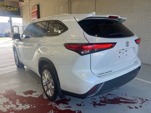 Used 2023 Toyota Highlander Limited image 6