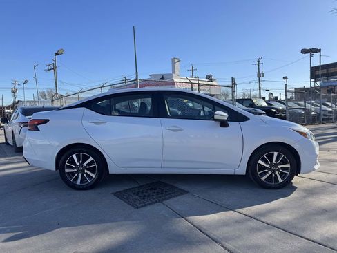 Used 2021 Nissan Versa SV image 4