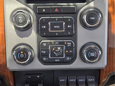 Used 2016 Ford F250 King Ranch w/ FX4 Off-Road Package AWD/4WD image 18