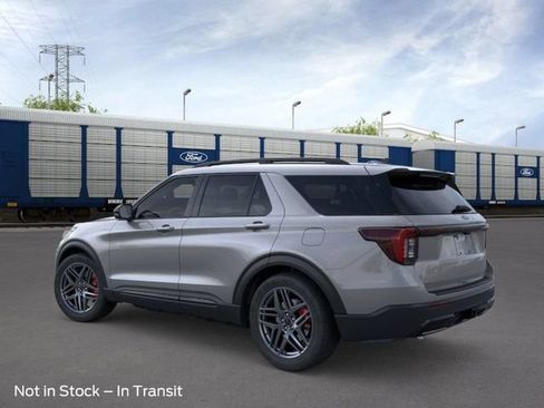New 2026 Ford Explorer ST-Line w/ ST-Line Street Pack RWD image 4